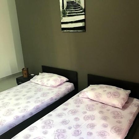 Luqa Apartment - 5 Mins From Airport Exterior photo