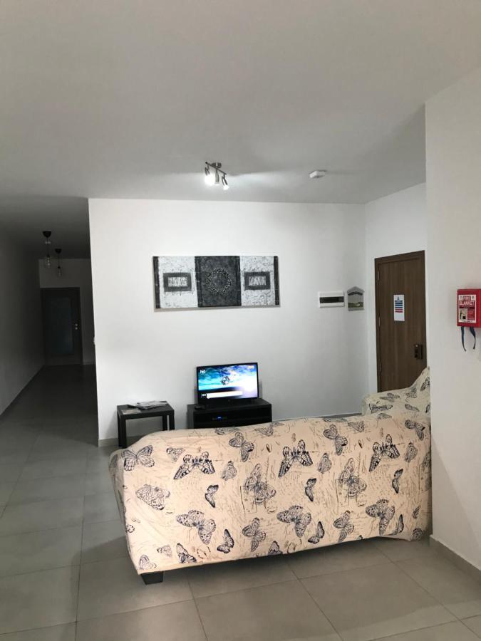 Luqa Apartment - 5 Mins From Airport Exterior photo
